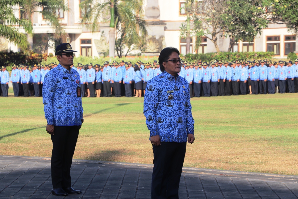 Bupati Giri Prasta Pimpin Apel Paripurna, Berikan Apresiasi Kinerja ASN Sekaligus  Arahan Pemebentukan Tim Untuk Bapenda