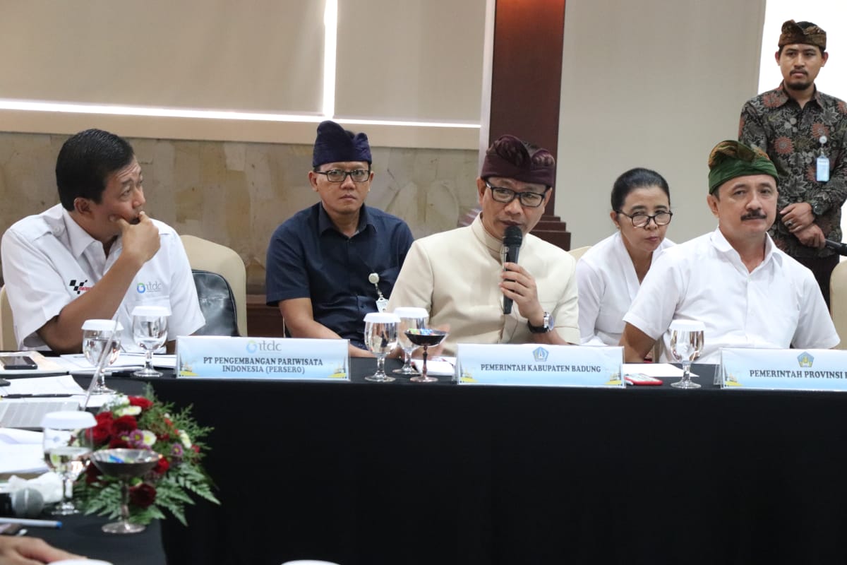 Wakil Bupati Badung I Ketut Suiasa menghadiri RUPS LB PT JASAMARGA Bali Tol 