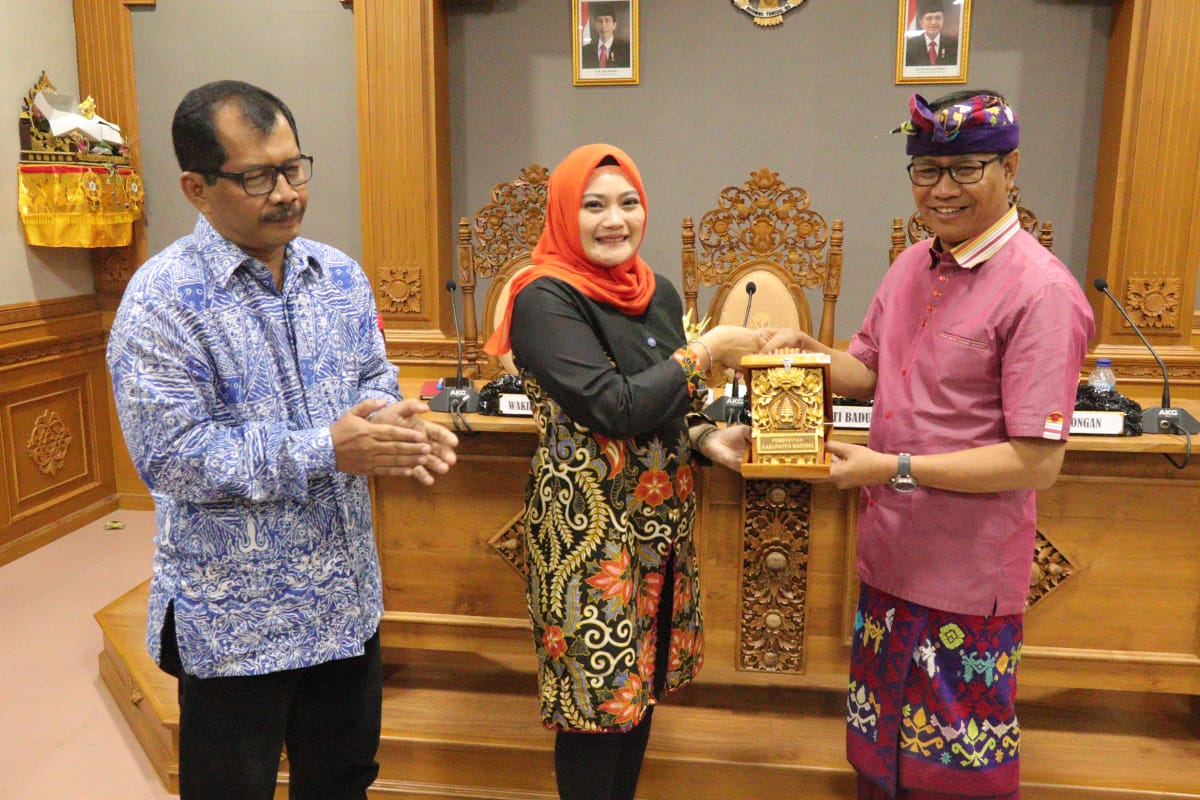 Wakil Bupati Suiasa Terima Kunjungan Pemerintah Kota dan DPRD Kota Madiun