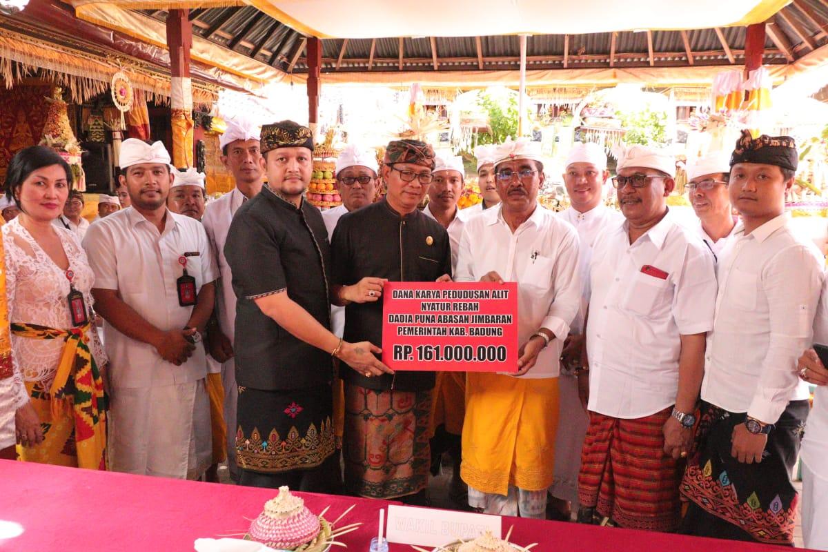 Wabup Suiasa Hadiri Karya Ngelinggihin, Pedudusan Alit Lan Caru Rsi Gana, Pratisentana Abasan Jimbaran