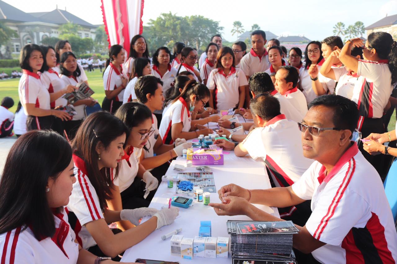 Serangkaian HUT Korpri ke-48, HUT PGRI ke-78 dan Hari Guru Nasional Tahun 2019  Pemkab Badung Gelar Pemeriksaan Kesehatan Gratis dan Donor Darah