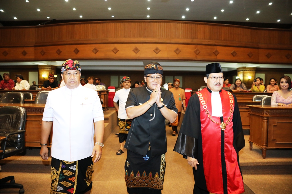 Bupati Ajak DPRD Bekerja Sesuai Aturan, Pengambilan Sumpah Janji Pimpinan DPRD Badung