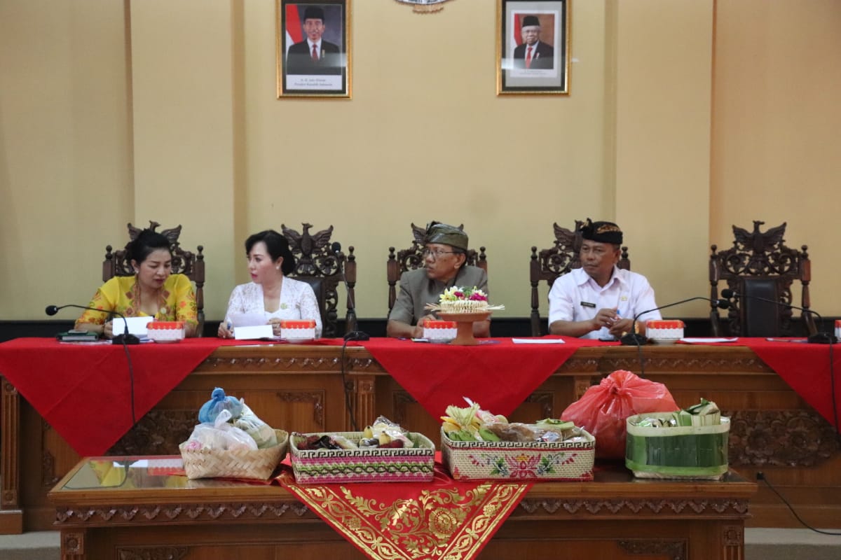 WHDI Badung Gelar Pelatihan Pembuatan Upakara Otonan Tumpeng 7