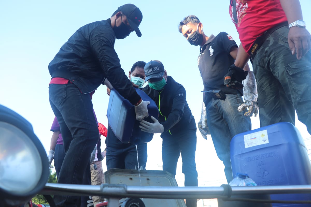 Wabup Suiasa Pimpin Penyemprotan Disinfektan di Ungasan, Harapkan Kesadaran, Kesabaran dan Kebersamaan dari Masyarakat Badung