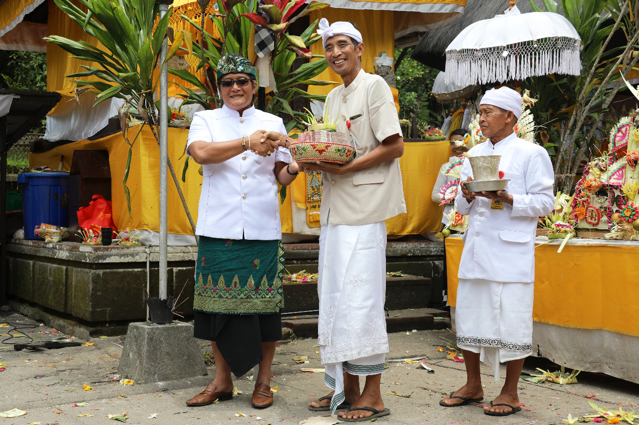 Pemkab Badung Ngaturang Bhakti Penganyaran di Pura Sad Kahyangan Batukau Tabanan