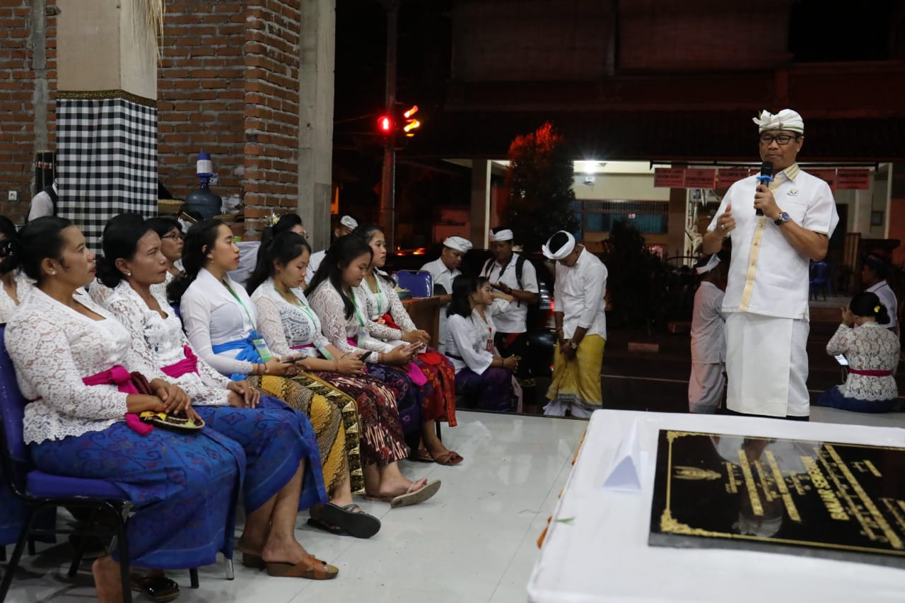 Pemelaspasan Bale Banjar Sengguan, Desa Adat Abianbase, Kecamatan Mengwi, Badung  Wabup Suiasa : Manfaatkan Balai Banjar Untuk Kegiatan Positif 