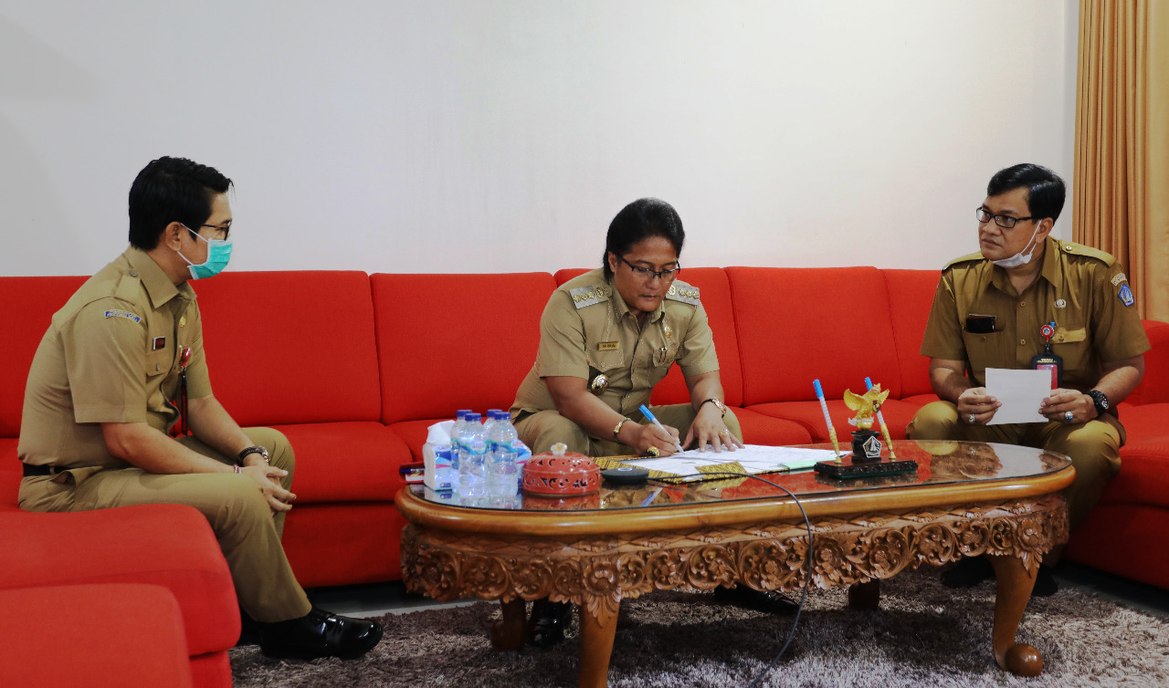 Bupati Giri Prasta Teleconference dengan Kajari Badung, Tandatangani MoU Kerjasama Masalah Hukum   