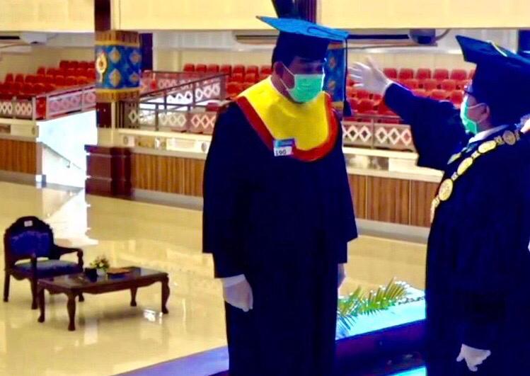 Berhasil Raih IP Tertinggi S3 UNUD, Kabalitbang Badung I Wayan Suambara Resmi Diwisuda