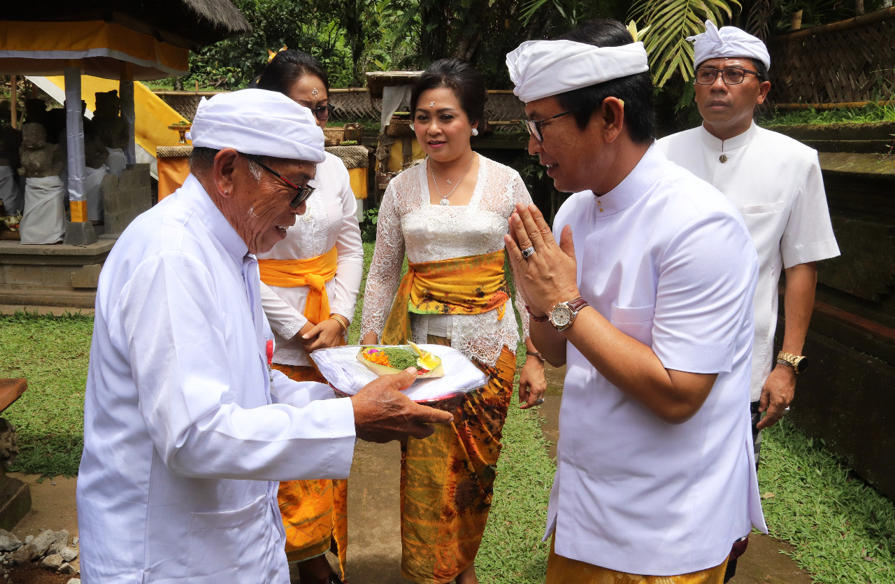 Sekda Badung Adi Arnawa Hadiri Upacara Tawur Agung Pura Luhur Batukau