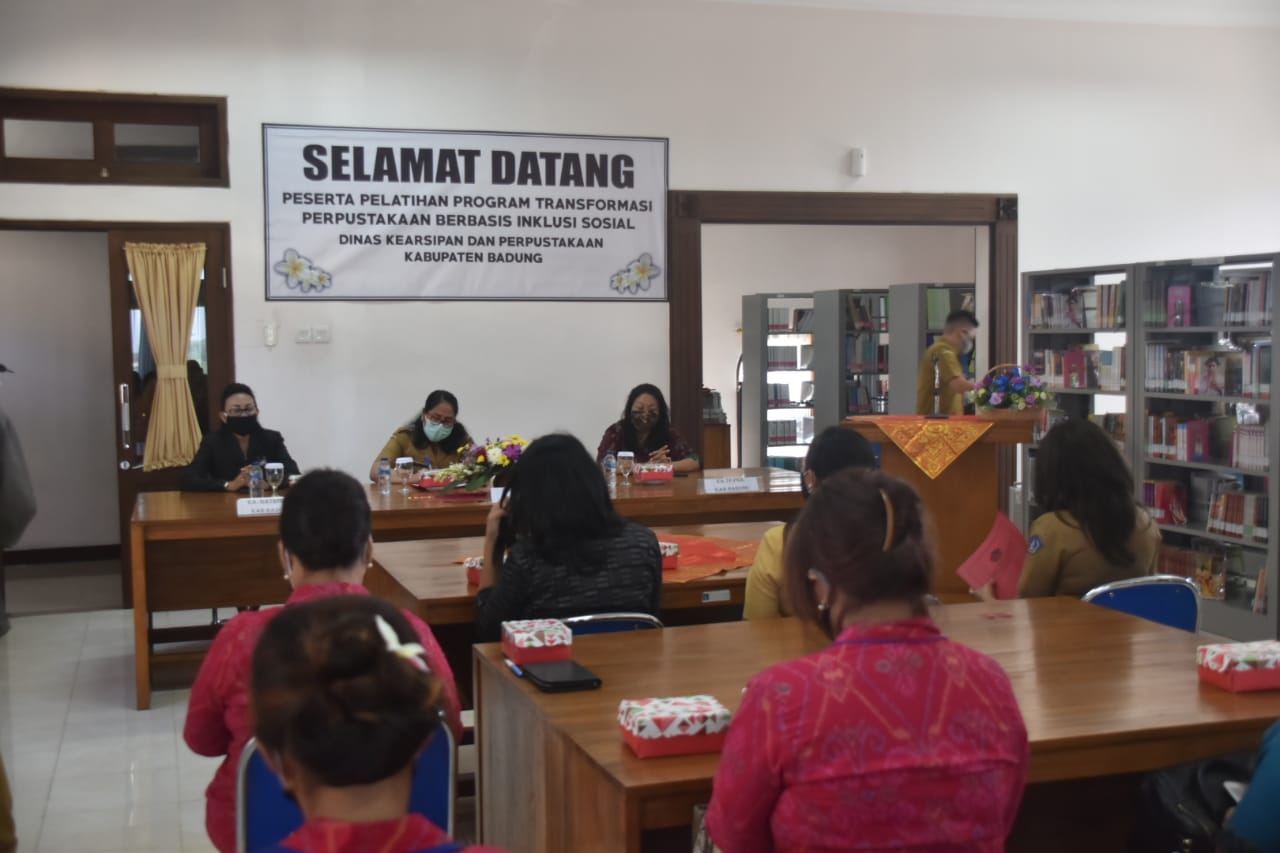 Program Transformasi Perpustakaan Berbasis Inklusi Sosial, Diskerpus Badung Gelar Pelatihan Tata Rias dan Kue Kering