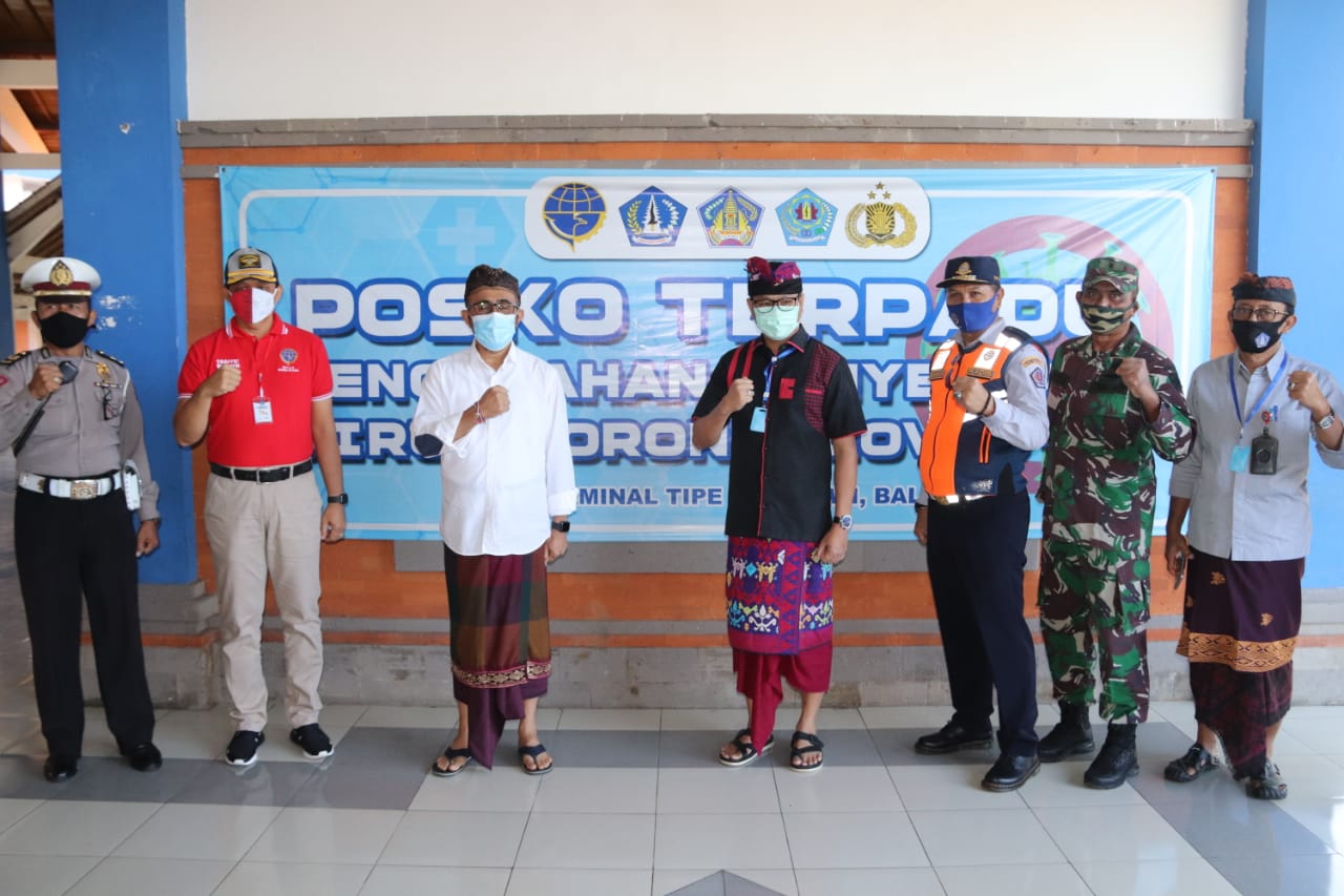 Antisipasi Arus Balik dan Penyebaran Covid-19, Wabup Suiasa Bersama Wawali Jaya Negara Pantau Penyekatan di Terminal Mengwi