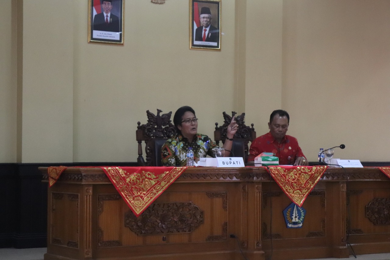 Pimpin Rakor Pemerintah Kecamatan Petang  Bupati Giri Prasta : UMKM Untuk Masyarakat Kuat dan Mandiri 