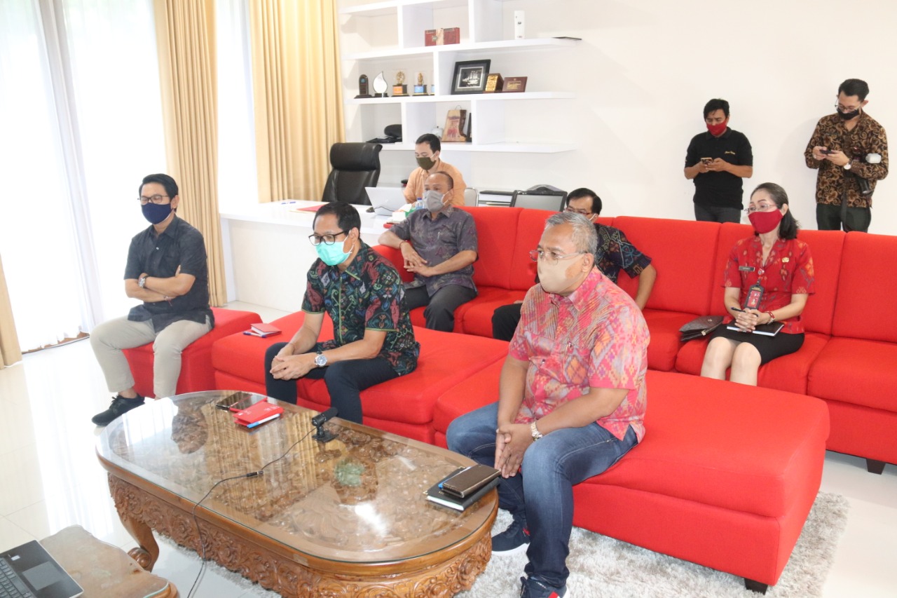 Wabup Suiasa Ikuti Vidcon Dengan Mendagri, Terkait Penganggaran Penanganan Dampak Covid-19