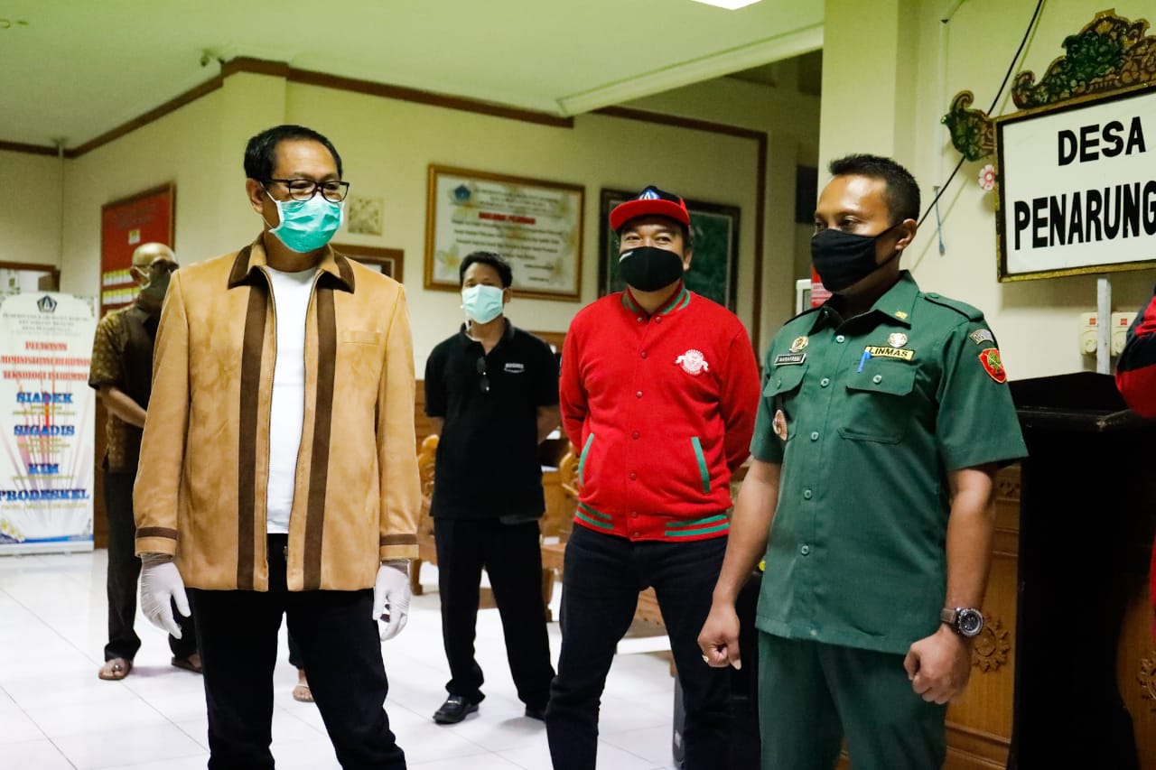 Pantau Posko Gotong Royong Pencegahan Covid-19 di Desa, Wabup Suiasa Ajak Petugas Satgas Jaga Kesehatan dan Tingkatkan Kesiapsiagaan