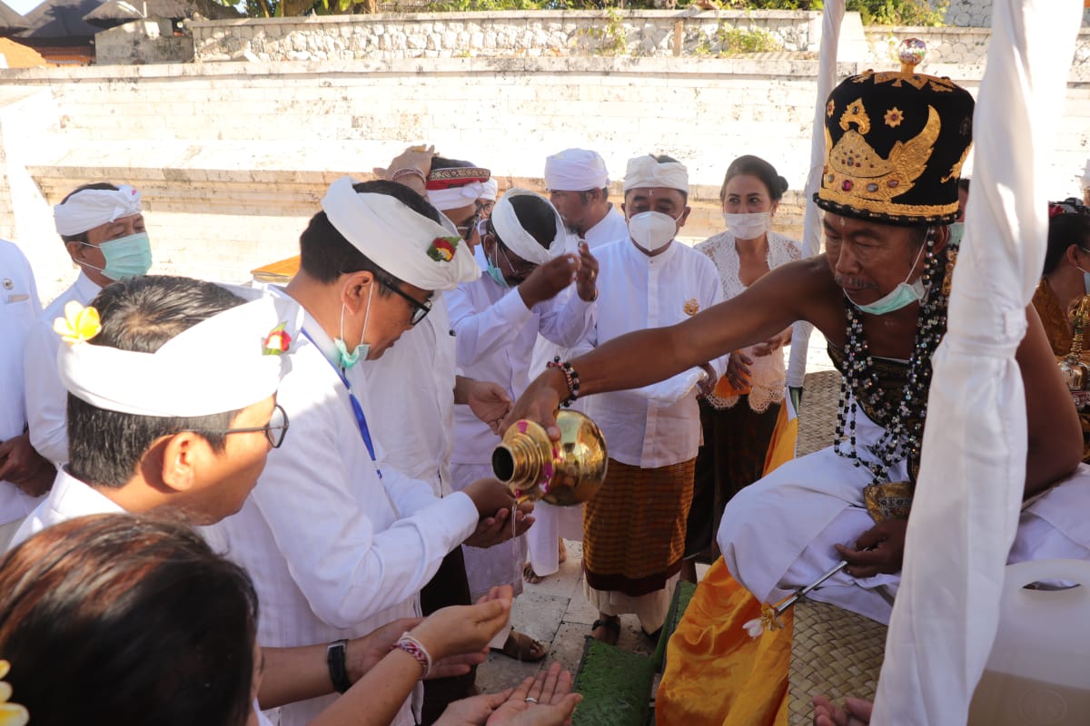 Wabup Suiasa dan Wawali Jayanegara Hadiri Pemelaspasan Candi Gelung Pura Luhur Uluwatu