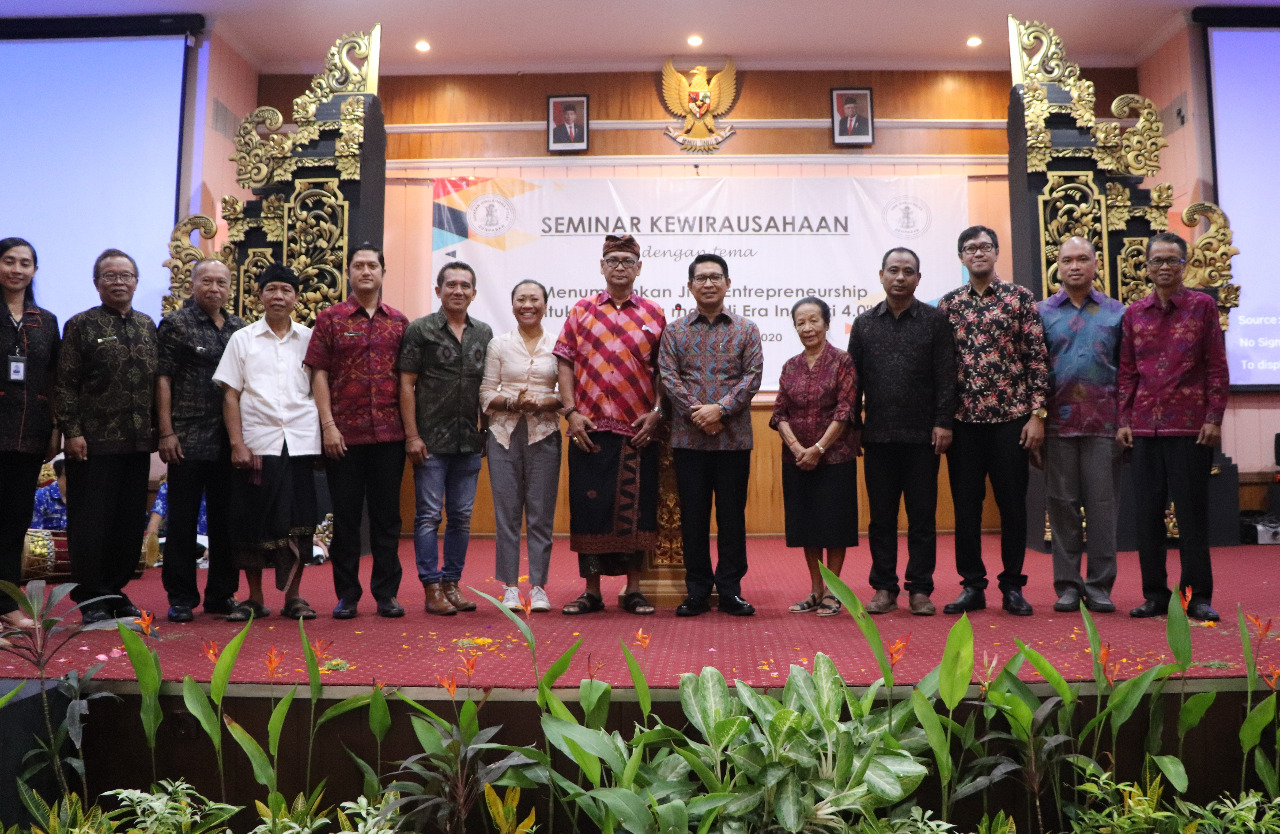 Sekda Adi Arnawa Jadi Narasumber Seminar Kewirausahaan di Yayasan Dwijendra, Jadi Wirausaha Yang Berhasil, Harus Didasari Keberanian dan Optimis   