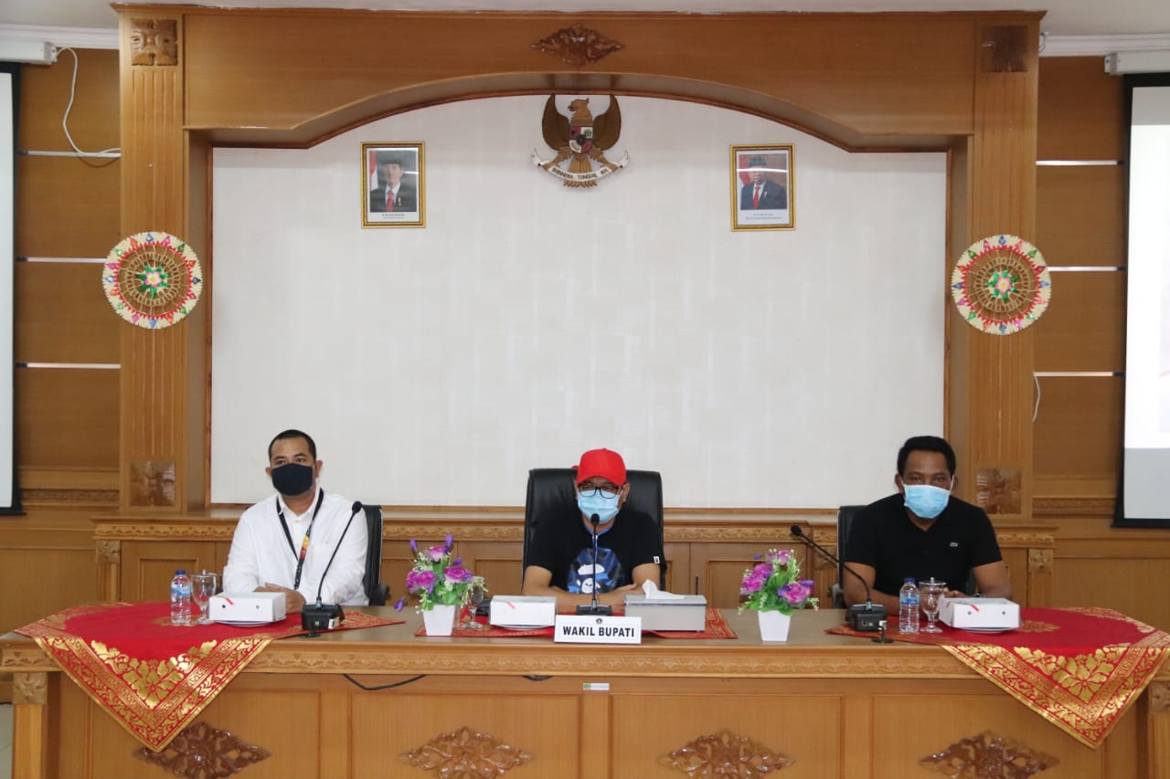 Berlanjut, Pencairan Insentif Bagi Pekerja Formal Sektor Pariwisata dan Sektor Lain, Wabup Suiasa Ajak Penerima Jadi Motor Penggerak Tingkatkan Kesadaran Masyarakat Akan Dampak Covid-19