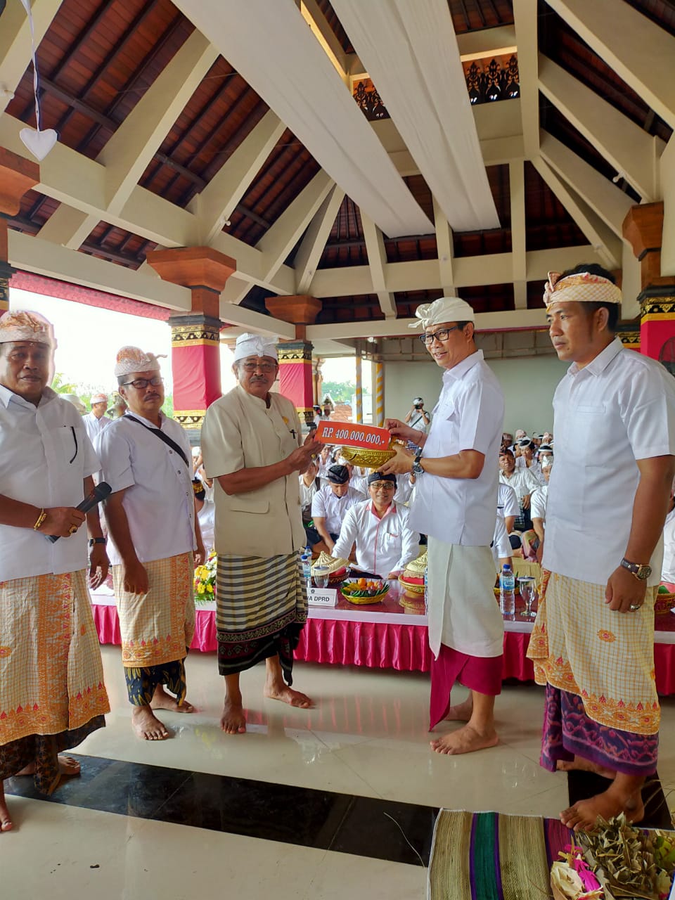 Karya Tawur di Pura Melanting, Br Busana, Sibanggede  Wabup Suiasa : Manfaatkan Balai Banjar Melalui Pelaksanaan "Tri Tata Sukerta"