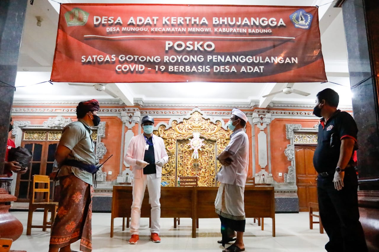 Pantau Posko Satgas Gotong-Royong Pencegahan Covid-19 di Kecamatan Mengwi, Wabup Suiasa Ingatkan Kelola Dana Sesuai Aturan