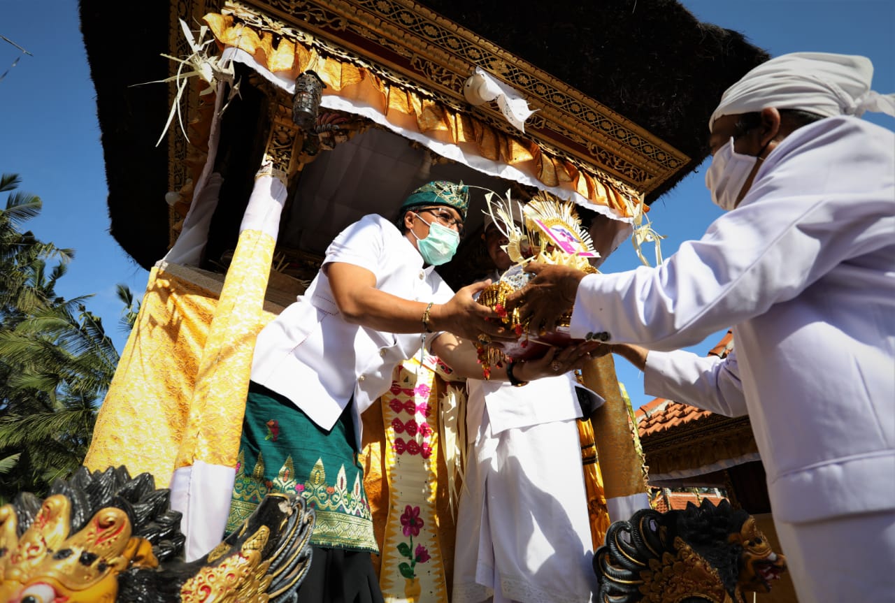 Hadiri Karya Melaspas, Ngenteg Linggih Nyanggar Agung di Banjar Adat Kuwum, Bupati Giri Prasta Komitmen Jadikan Kuwum Desa Wisata   