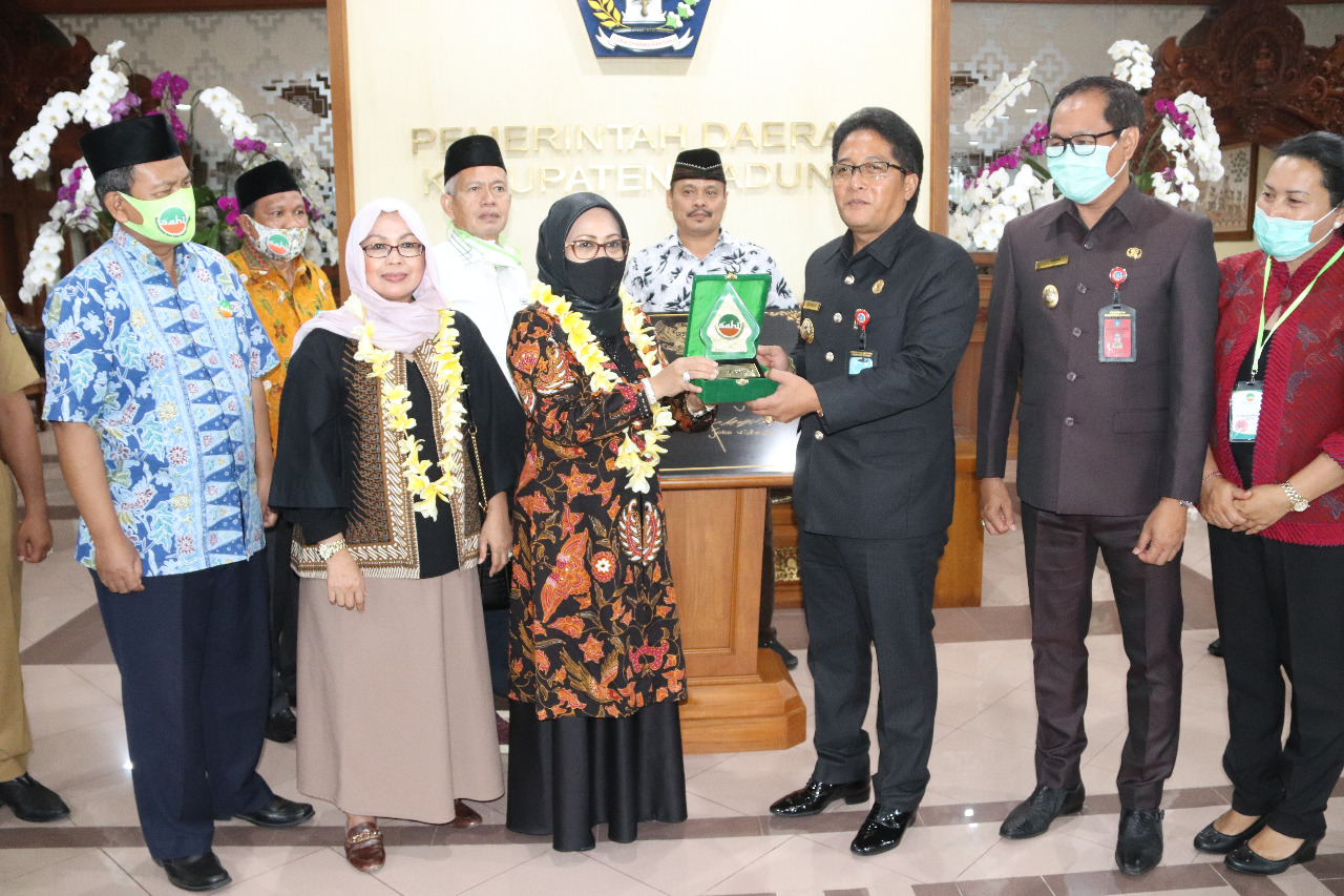 Bupati Giri Prasta Terima Kunjungan Putri Wapres Siti Ma'rifah