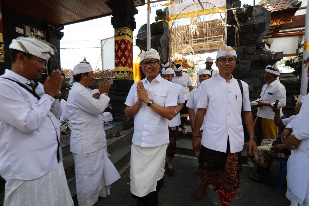 Wabup Suiasa Hadir Ikut Ngerastiti Karya Ngenteg Linggih Pura Ratu Begawan Penyarikan, Br Adat Babakan Canggu