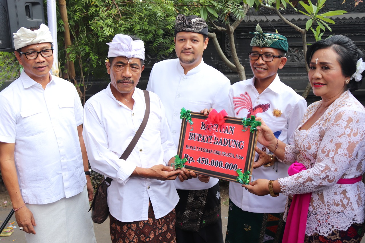 Karya Pedudusan Alit lan Ngenteg Linggih Br Umahanyar Desa Darmasaba  Wabup Suiasa ajak warga jaga nilai-nilai kesucian Balai Banjar