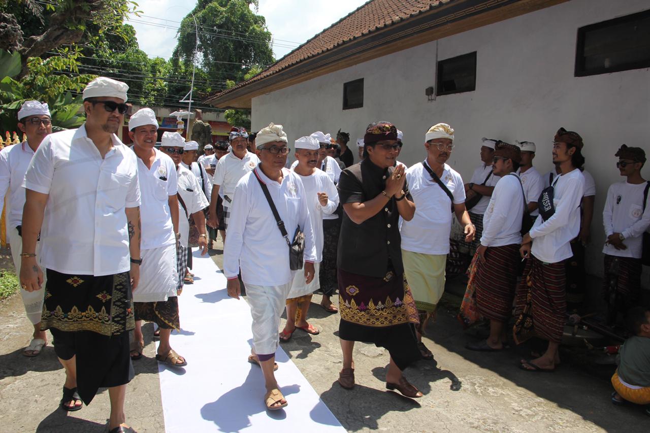 Bupati Giri Prasta Hadiri Pelebon Ida Pedanda Nyoman Temuku