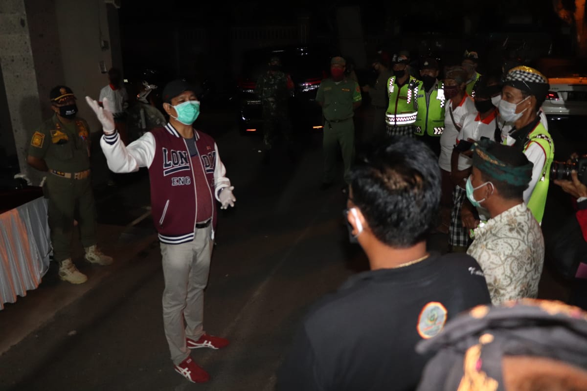 Tinjau Posko Gotong Royong Pencegahan Covid-19 di Kuta Selatan, Wabup Suiasa Buktikan Pemerintah Selalu Ada di Tengah Masyarakat