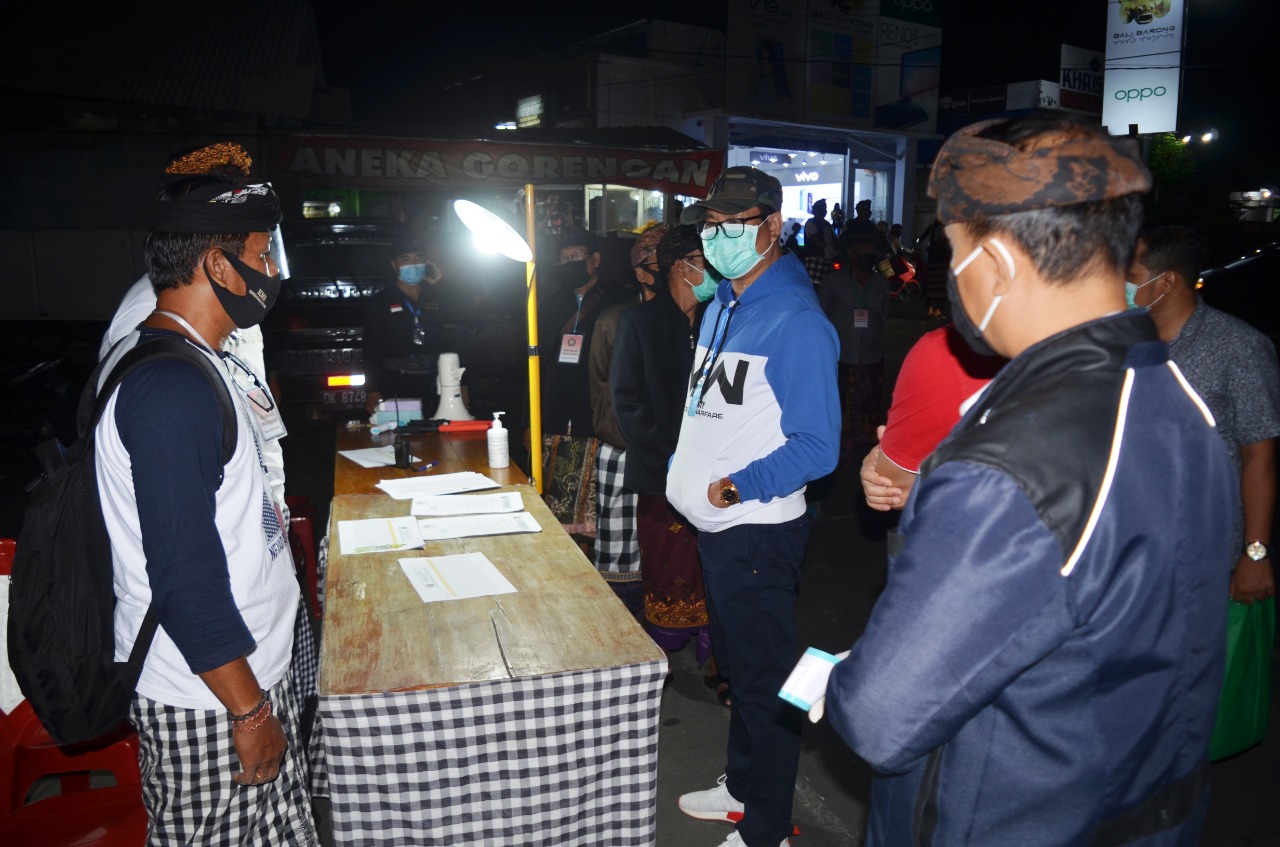 Wabup Suiasa Monitoring 10 Posko Satgas Covid-19 di Desa Dalung, Ajak Masyarakat Tingkatkan Kedisiplinan Terapkan Protokol Kesehatan