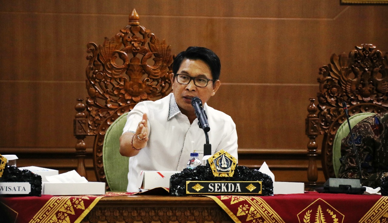 Optimalkan Peran LPD Sebagai Antisipasi Dampak Sosial, Sekda Adi Arnawa : Tidak Ada Pembebanan ke Masyarakat