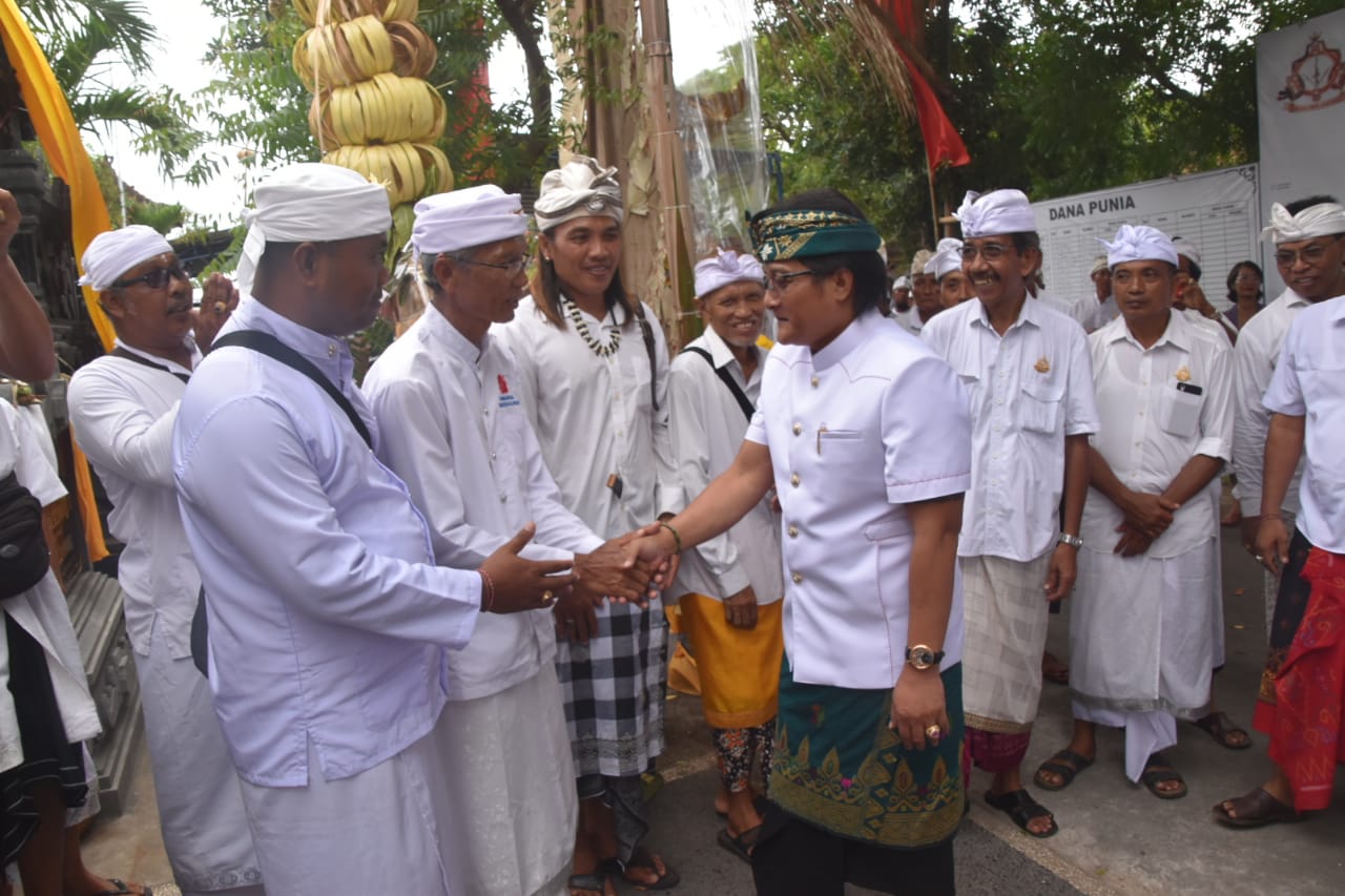 Bupati Giri Prasta hadiri Karya Mamungkah Pura Pasek Tohjiwa Desa Tanguntiti Selemadeg
