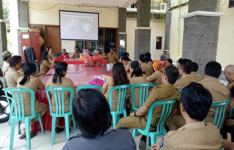 Acara pisah kenal pegawai Kantor Camat Kuta