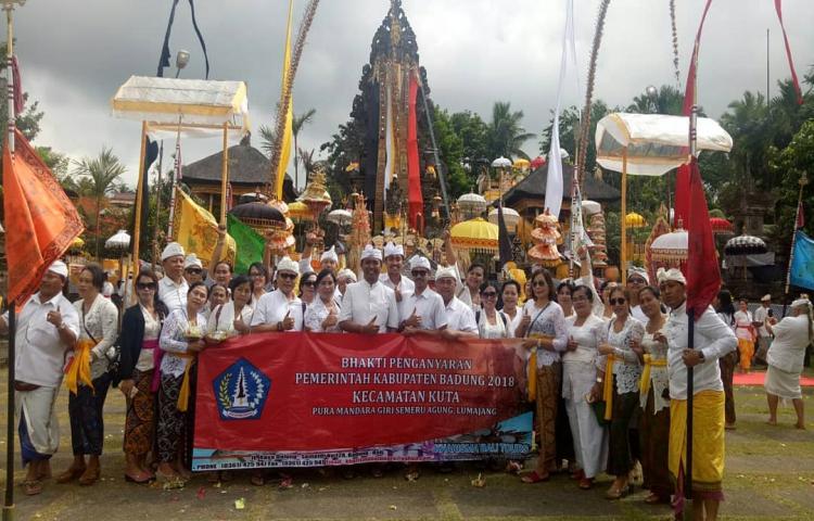 Bhakti Penganyaran Pemerintah Kabupaten Badung 2018 Kecamatan Kuta di Pura Mandara Giri Semeru Agung, Lumajang