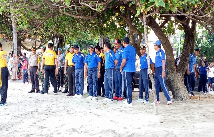 Bhakti Sosial Perangi Sampah Plastik di Pantai Kuta