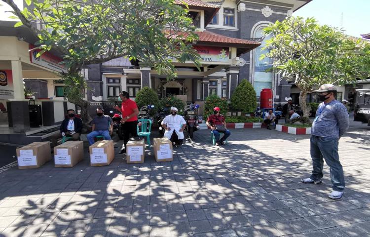 Penyerahan Masker ke masing-masing Kelurahan