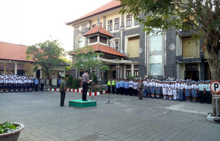 Upacara Bendera Peringatan Hari Pendidikan Nasional Tahun 2018 Kecamatan Kuta