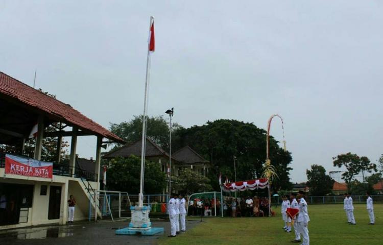 Upacara Pengibaran Bendera HUT RI Ke-73 di Kecamatan Kuta