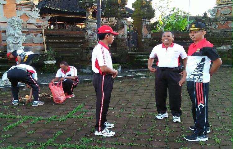 CAMAT PETANG NYATAKAN PERANG PADA SAMPAH PLASTIK