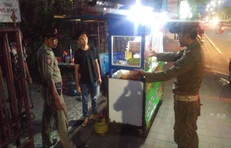 PKL Marak Di Gerbang Tol Nusa Dua, Ini Dilakukan SatpolPP Badung