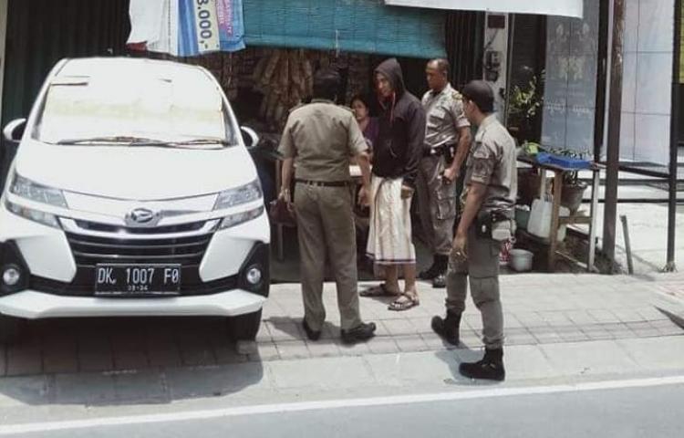 Penyalah Gunaan Trotoar, Satpol PP Sambangi Pemilik Mobil