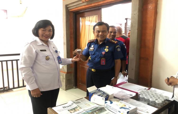 60 Orang Tim Rescue Damkar Badung di tes Urine