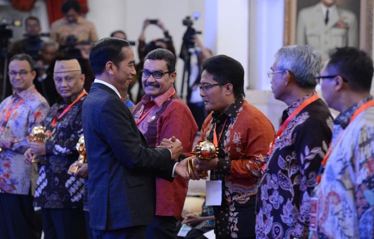 Badung Raih Penghargaan Universal  Health Coverage JKN-KIS Award 2018