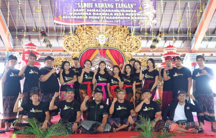 Belajar mandiri, Karang Taruna Wiratama Mandala Desa Mengwi sukses gelar Bakti Sosial