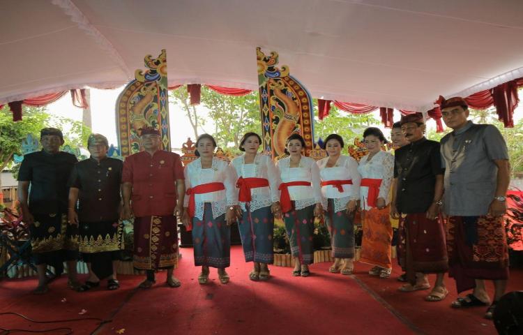 Bendesa dan WHDI Desa Adat Seminyak Dikukuhkan di TPST 3R Seminyak Clean