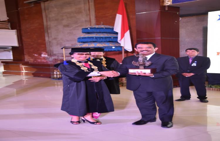 Bupati Badung, I Nyoman Giri Prasta raih Udayana Award 2019