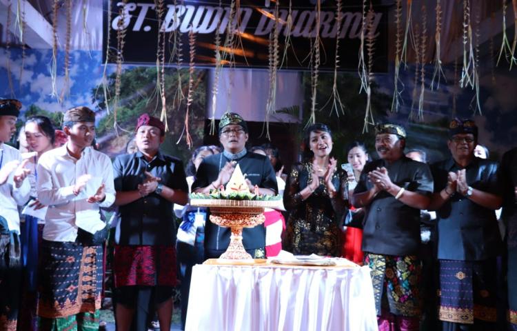 Bupati Giri Prasta Hadiri HUT. ST Budhi Dharma Pangsan