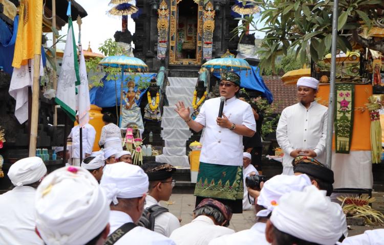Bupati Giri Prasta Hadiri Karya Pura Agung Pasek Tohjiwa Karangasem