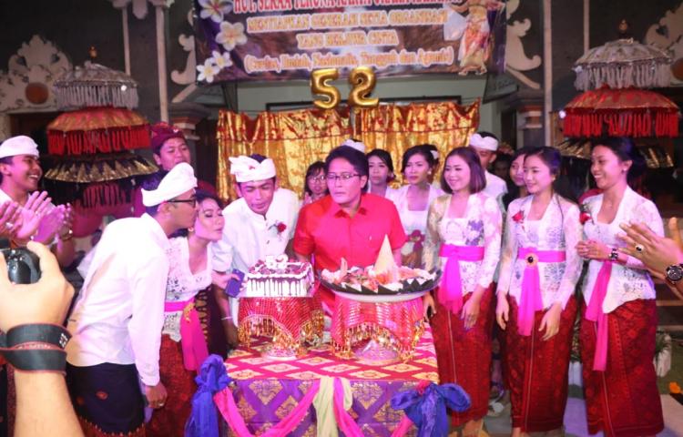 Bupati Giri Prasta Hadiri Puncak perayaan HUT STT. Karya Graha Raharja ke-52.