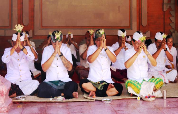 Bupati Giri Prasta Hadiri Tawur Balik Sumpah Di Pura Sakti Banjar Pande Mengwi